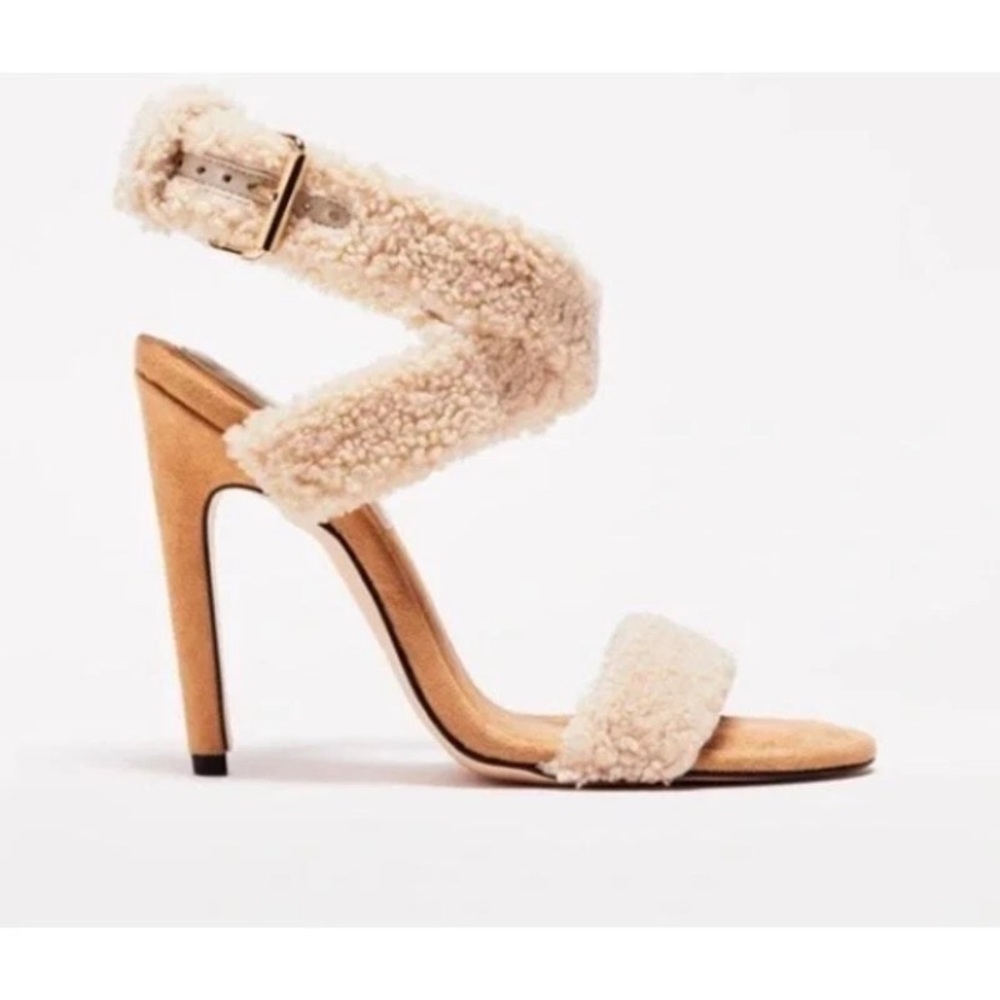 $198 MSRP NWOT - GOOD AMERICAN Faux Shearling Ankle Strap Sandals Size 7.5